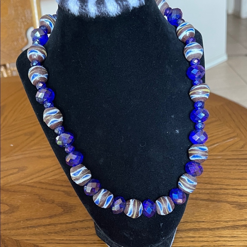 Elegant Blue and Brown Beaded Necklace - Picture 4 of 5